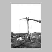 013-0001 Der alte Brunnen in Klein Mauen im Jahre 1937. Im Bild Horst und Herbert Schenk..jpg